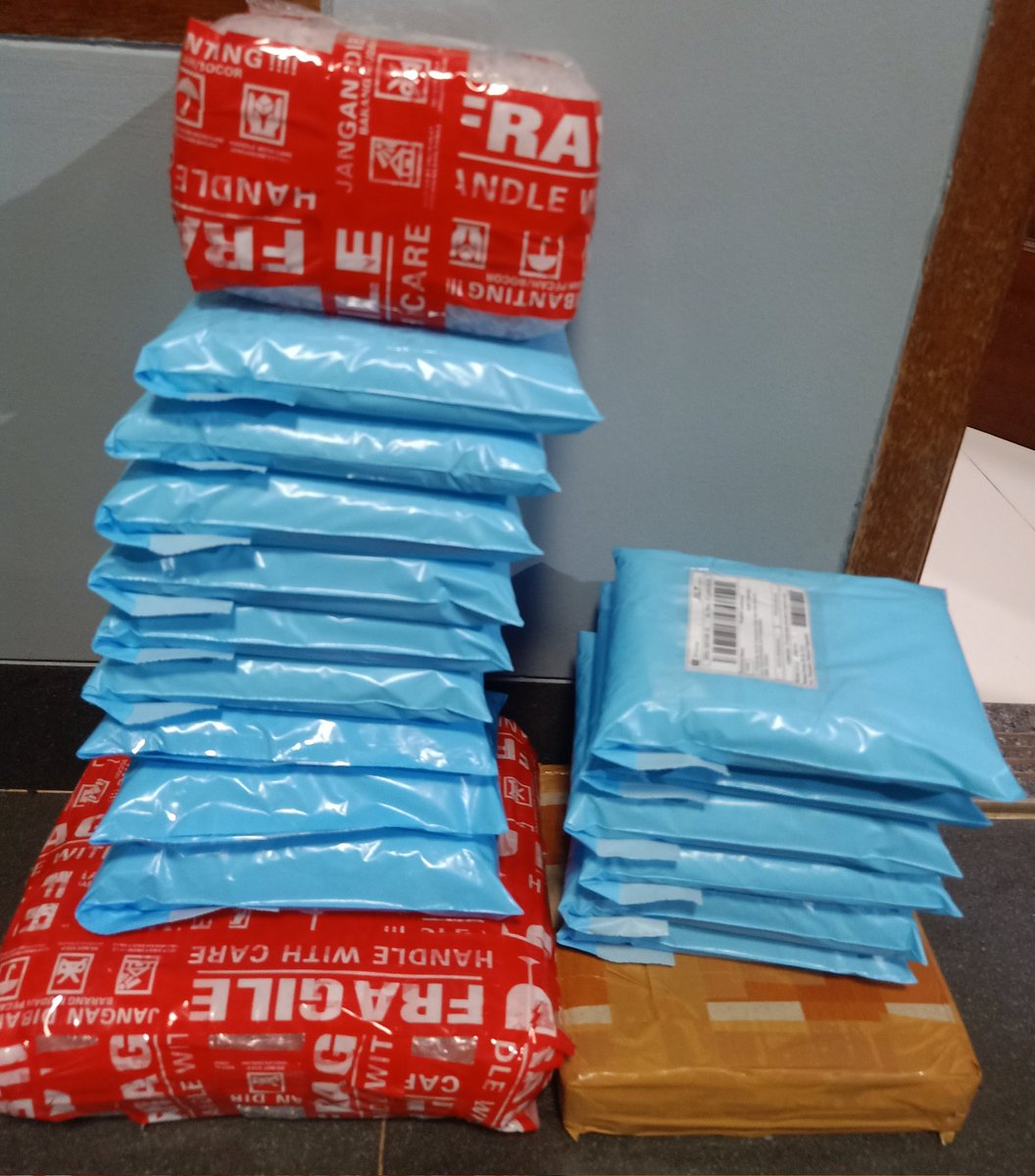 Bagi yg co shopee dan udah aku set pengiriman bakal di pick up sama di drop ke ekspedisi hari ini ya