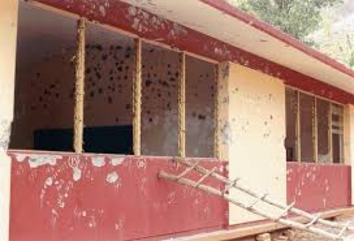 epigmenioibarra's tweet photo. El Charco
1998 
En la escuela de esta comunidad de Guerrero se realizó una asamblea indígena. En la madrugada, militares rodearon el sitio e iniciaron un tiroteo que duró seis horas. El saldo fue de 11 muertos, cinco heridos y 25 detenidos.
#JuicioAExPresidentes https://t.co/tpzf7xM5Nz
