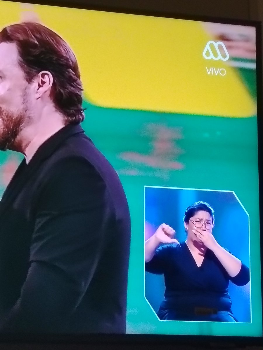 AndrevanKay's tweet image. El lenguaje de señas lo mejor del show de #GeorgeHarris #Viña2025