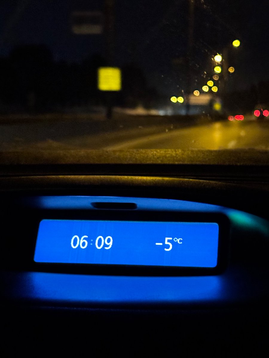 Saat 6, -5 derece, yollar buz ve okula gitmeye çalışıyoruz.
Umarım herkes için kazasız belasız bir gün olur. <a href="/gul_davut/">Davut GÜL</a>