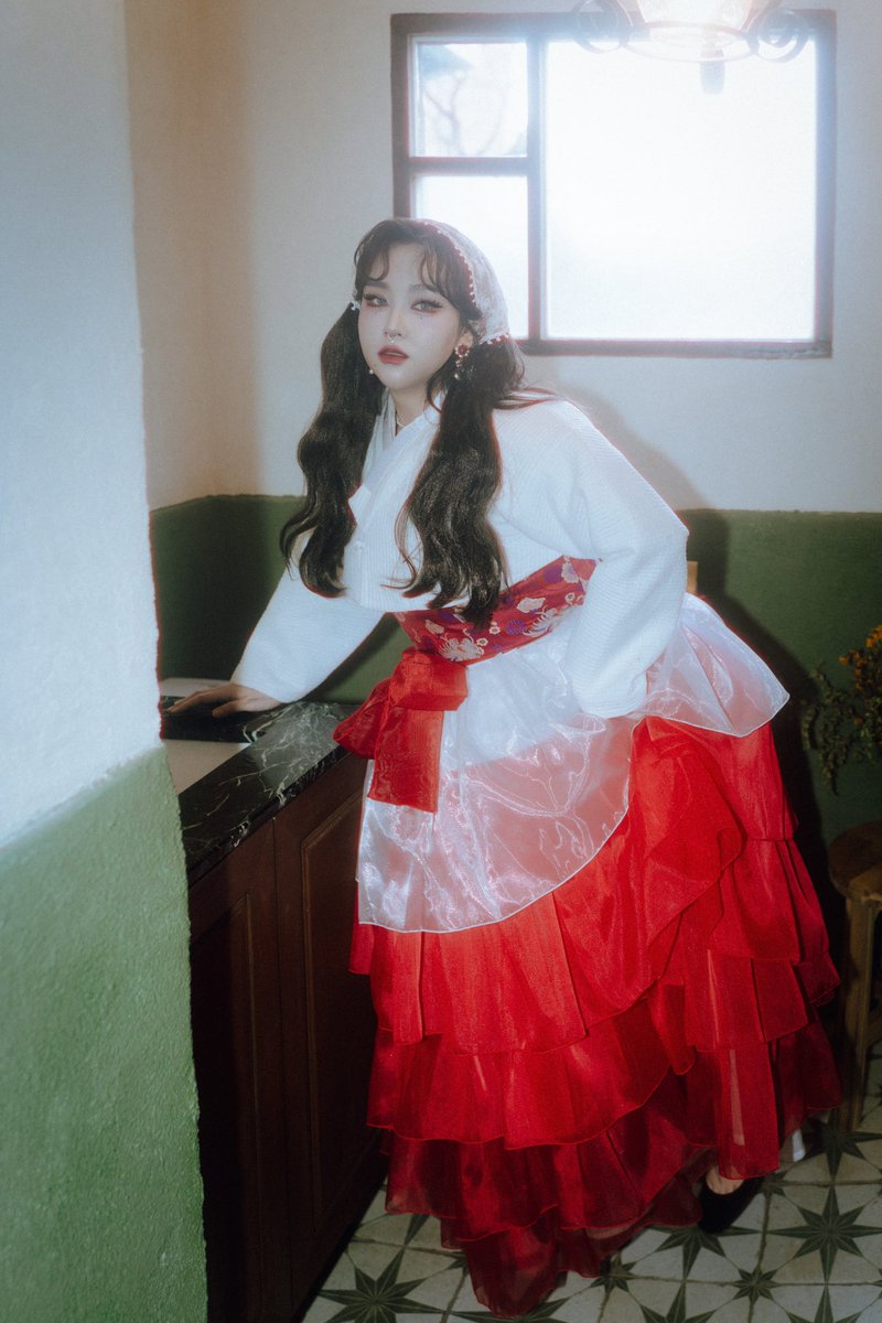 hoyaseoul's tweet photo. 같은 치마 다른 분위기 https://t.co/yQJVQKwztV