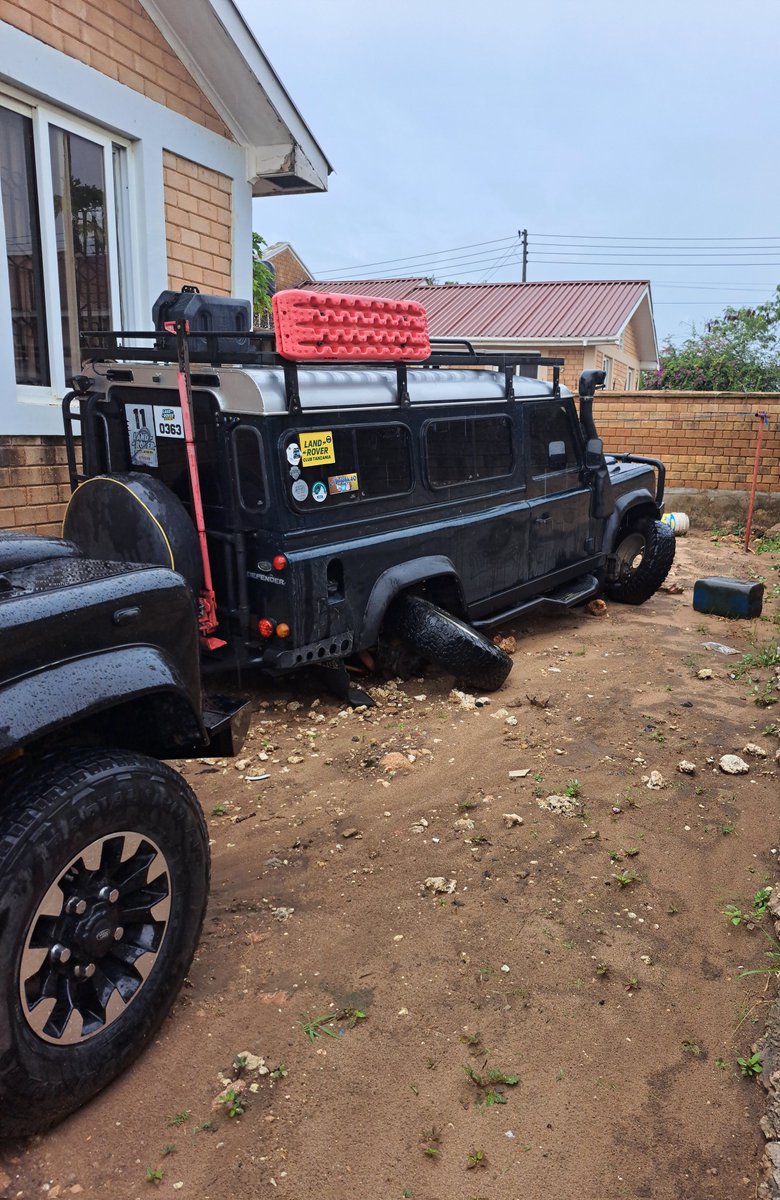 Circumstances we encounter on the process of DIY.

What happened 🙆🏾: Jack Stands fliped Off after heavy rain eroded the ground and Vehicle dropped down and nearly hit wall.

#landrover #roadTrip  #Overlanding  #Africabyroad #TzbyRoad #DIY #Angobk40
