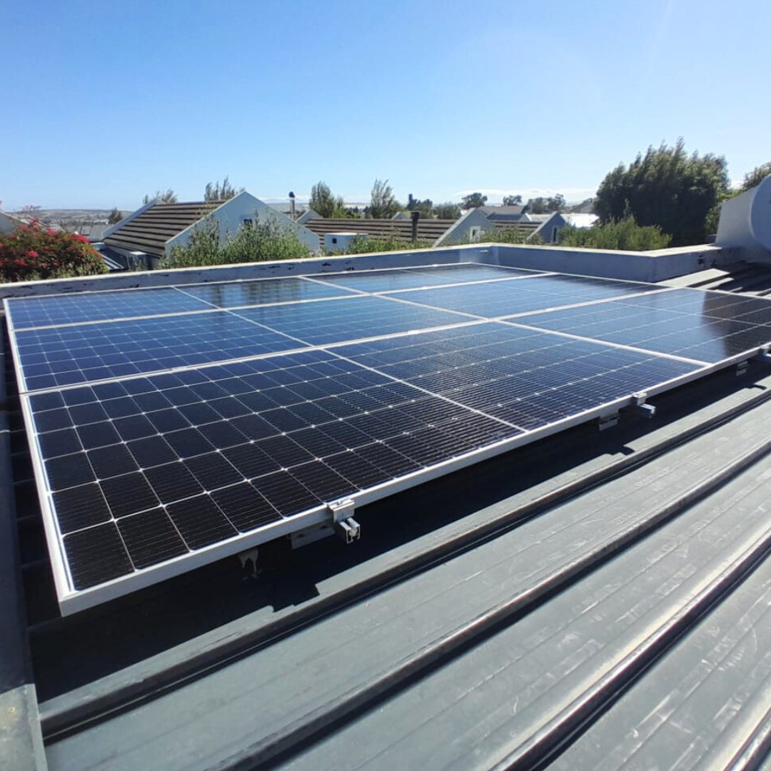 Another home in Kelderhof Country Village, Cape Town is now powered by the sun! 

✅ Deye 8kW inverter
✅ Volta Stage 3 battery
✅ 12x 555W Canadian Solar panels 

Energy independence, lower bills &amp; no more load shedding!

#SolarSuccess #LoadSheddingSolution #EnergySavings #Solar