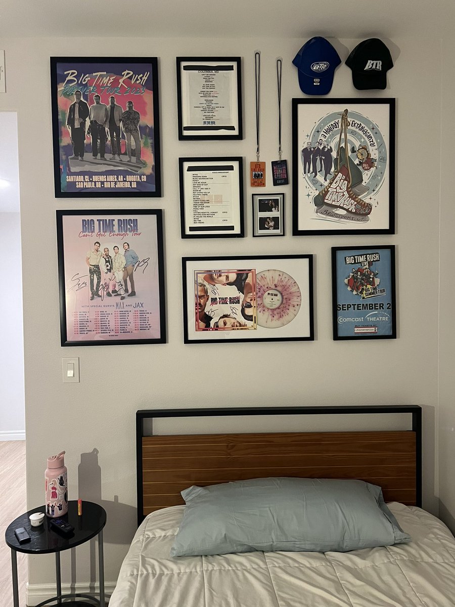 logiehenderswag's tweet image. moved into my dream apartment last month and just finished this btr gallery wall!! i’m so proud of how it turned out 🥲