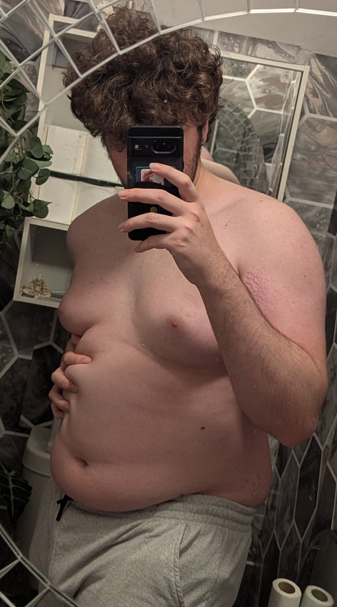 softkib's tweet photo. @FatDurrNix I think I may have gotten a lil fat,,, oops 😋
(Oct 2024-165lbs / Feb 2025-235lbs) https://t.co/wF8k2mM9pK