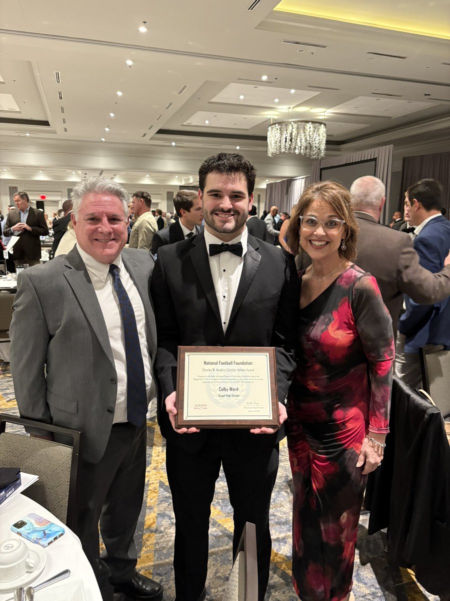 StarsFootball's tweet photo. Congratulations to @cjoeward48 on being named a High School Scholar-Athlete Honoree in the National Football Foundation. #qualityman #p2bass @SiegelAthletics https://t.co/yhoXXNPAiN