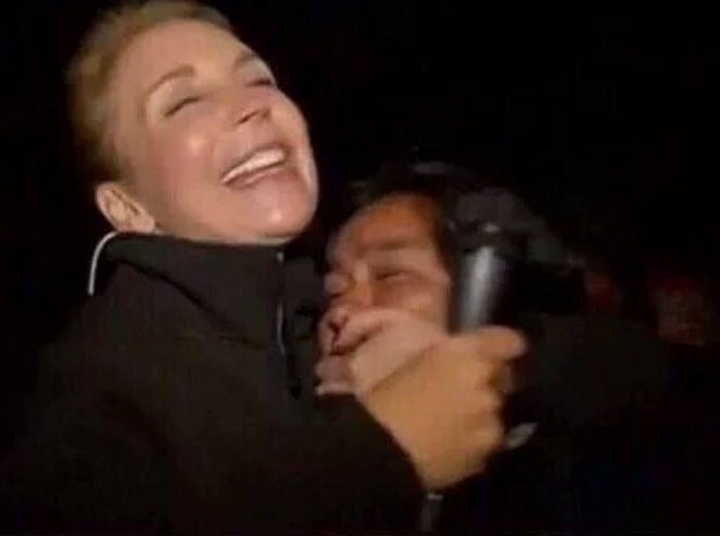 Ptuchini's tweet image. La doggenweiler queriendo callar al monstruo 

#Viña2025