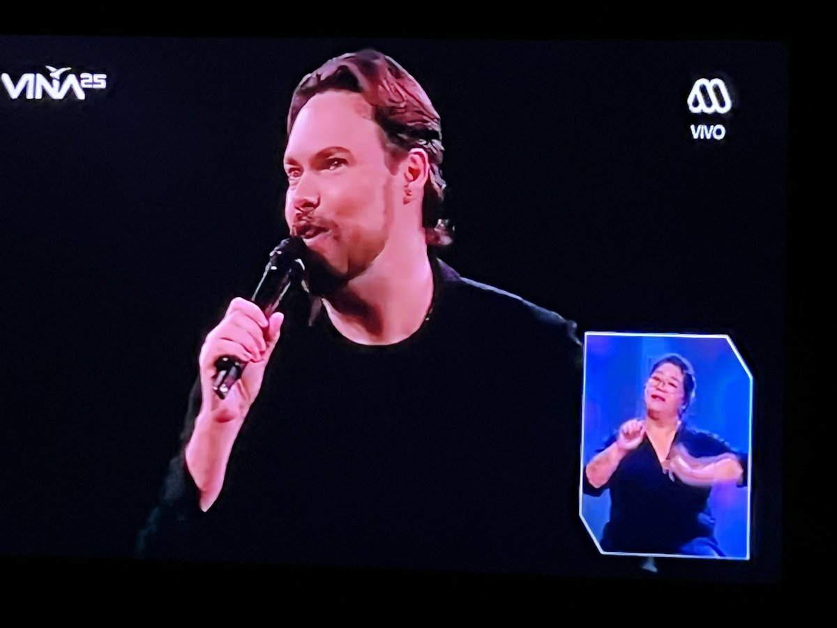 Es triste ver cómo los presentadores de #Viña2025 tratan de editorializar la salvajada que acaba de ocurrir.

Para fingir que reivindican a <a href="/ElGeorgeHarris/">George Harris</a> afirman: “No hay que discutir con los chilenos, siempre ganamos”.

#AhBuenoOk