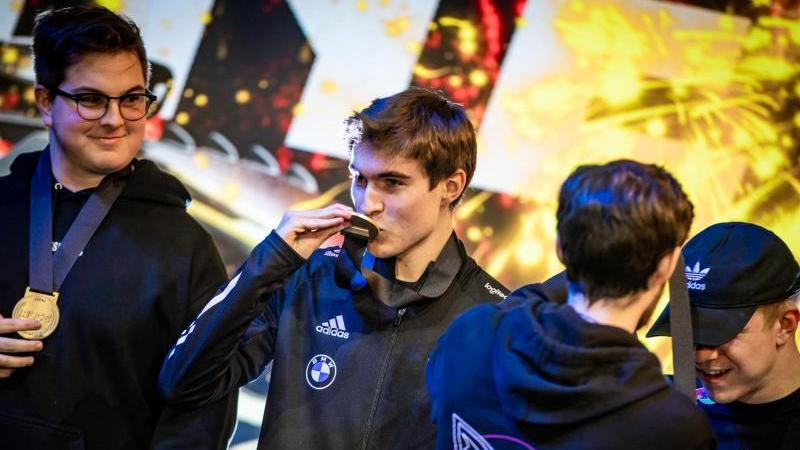 ChicagoRL's tweet photo. @JKnaps @arisrl_ @TreyRL_ @Ahyqua I wish there was a way to know you're in the good old days before you've actually left them. 

I can't believe I was so lucky GarrettG turned down G2. It gave me the chance to play with an idol of mine who turned into my greatest teammate ever. Can't say a bad thing, Knapsack🐐❤️ https://t.co/MSABQHd9VD