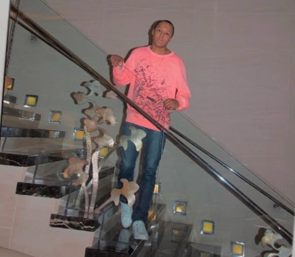 Russy  scares me so badly…. Like turning around and seeing him like this, I might just scream.
