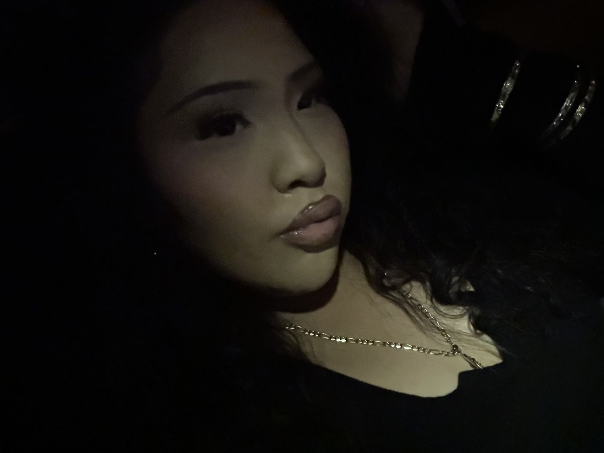 ReynaIsCool's tweet photo. red light pixxx🚦 https://t.co/DwlYwd6kky