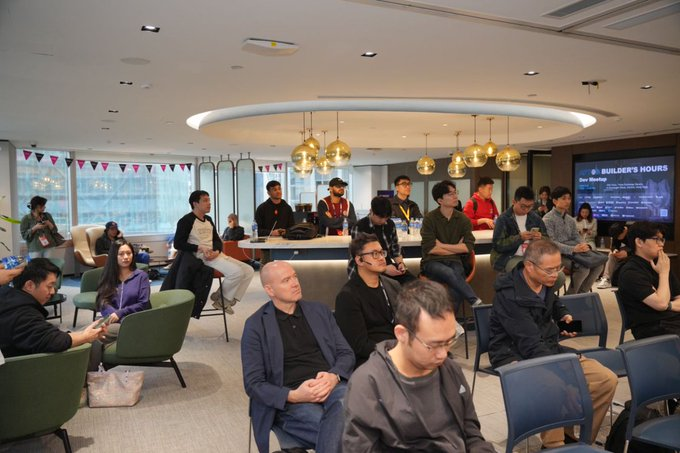 MoveBit_'s tweet photo. 🚀 Aptos Builder's Hour at #Consensus2025 Recap
🔥 What an UNFORGETTABLE day at the #AptosBuilder’s Hour in Hong Kong 🌆 Massive thanks to everyone who joined us to celebrate Web3 innovation. Let’s relive the magic!
🎆 Highlights:
💍Visionary Talks: Huge applause for
@david_wolinsky @logan_apt and @sushikev
(Aptos Labs) for breaking down Aptos’ ecosystem growth strategies! The future is bright! 🔥
💍 Web3 Innovation:
Jaw-dropping Panel from @JouleFinance @NoditPlatform, @Bolarityxyz, and @Hyperfluidxyz – proving why Aptos is the frontier of blockchain tech 🔧
💍 Networking Frenzy: 300+ builders, investors, and enthusiasts colliding ideas – the energy was ELECTRIC!
👋 Gratitude:
🎉 To our title sponsor @HashKey_Capital and strategic partner @EchoProtocol_ – your support made this possible!
🍏 Shoutout to community partners @OurTinTinLand, @Web3FutureHQ, @Bu_dao_labs, @TokenPocket_TP for amplifying the buzz!
🌟 Special thanks to @MovemakerCN and @wormhole
for being stellar collaborators!
💡 What’s Next? Stay tuned for Aptos ecosystem updates, exclusive event footage, and announcements – the revolution’s just getting started.
#MoveBit #Aptos #Web3Revolution #HongKong
👇 Drop your favorite moment in the replies! 👇
