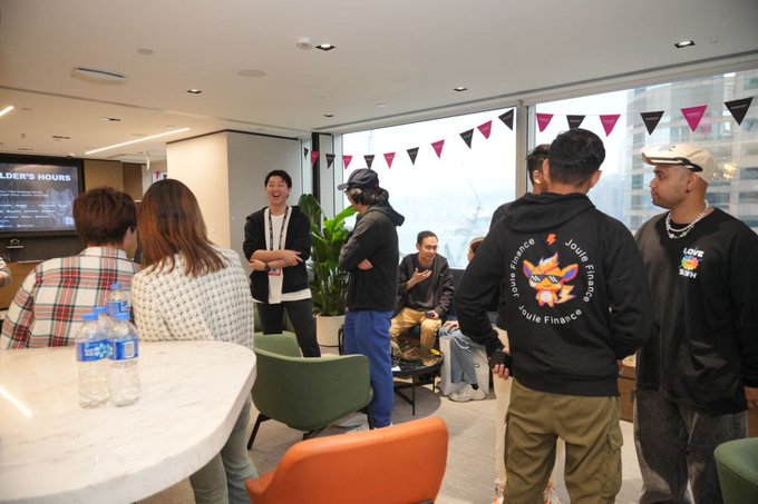 MoveBit_'s tweet photo. 🚀 Aptos Builder's Hour at #Consensus2025 Recap
🔥 What an UNFORGETTABLE day at the #AptosBuilder’s Hour in Hong Kong 🌆 Massive thanks to everyone who joined us to celebrate Web3 innovation. Let’s relive the magic!
🎆 Highlights:
💍Visionary Talks: Huge applause for
@david_wolinsky @logan_apt and @sushikev
(Aptos Labs) for breaking down Aptos’ ecosystem growth strategies! The future is bright! 🔥
💍 Web3 Innovation:
Jaw-dropping Panel from @JouleFinance @NoditPlatform, @Bolarityxyz, and @Hyperfluidxyz – proving why Aptos is the frontier of blockchain tech 🔧
💍 Networking Frenzy: 300+ builders, investors, and enthusiasts colliding ideas – the energy was ELECTRIC!
👋 Gratitude:
🎉 To our title sponsor @HashKey_Capital and strategic partner @EchoProtocol_ – your support made this possible!
🍏 Shoutout to community partners @OurTinTinLand, @Web3FutureHQ, @Bu_dao_labs, @TokenPocket_TP for amplifying the buzz!
🌟 Special thanks to @MovemakerCN and @wormhole
for being stellar collaborators!
💡 What’s Next? Stay tuned for Aptos ecosystem updates, exclusive event footage, and announcements – the revolution’s just getting started.
#MoveBit #Aptos #Web3Revolution #HongKong
👇 Drop your favorite moment in the replies! 👇