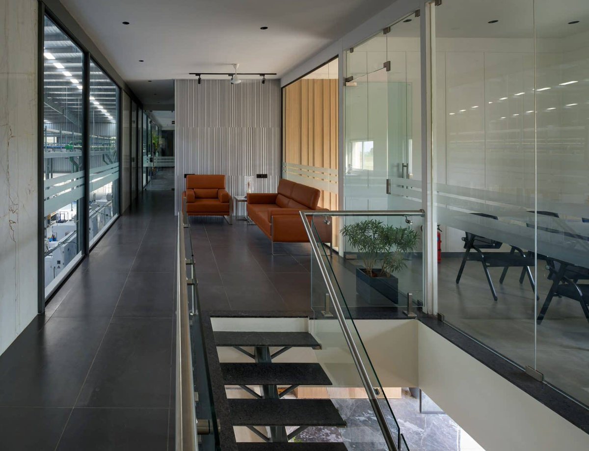 commdesignitp's tweet image. Delux Bearings partners with FERSA Group for a unique industrial office design✨

Read More - commercialdesignindia.com/projects/delux…

#retailstore #retaildisplay #retaildesign #realestatedevelopment #commercialrealestate #commercialsector #commercialdesignitp