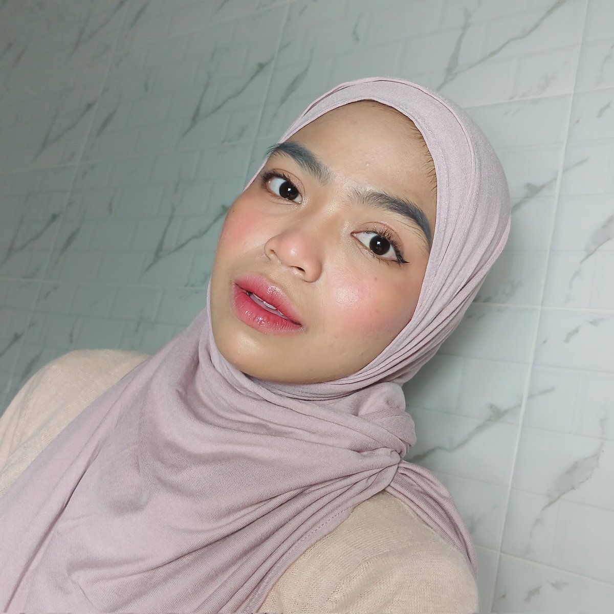 Meisyariindah__'s tweet image. SHOCK DIKIT SAMA WARNA BLUSHNYA CAKEP PWOLL🥹🫶

pigmentednya cantik, efforflesss bgt buat blend. AWW GEMASSS😍🤗