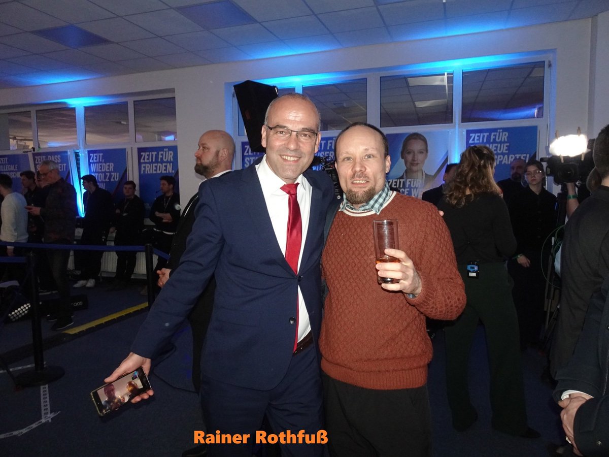 Die AfD-Wahlfeier in Berlin war ein guter Anlass, um Gespräche zu führen ... in dieser Partei gibt es wirklich viele, die aus Liebe zu Deutschland in die Politik gegangen sind. ❤️🇩🇪 

Hintergrund-Infos &amp; Report folgen auf meinem Kanal: t.me/billysix