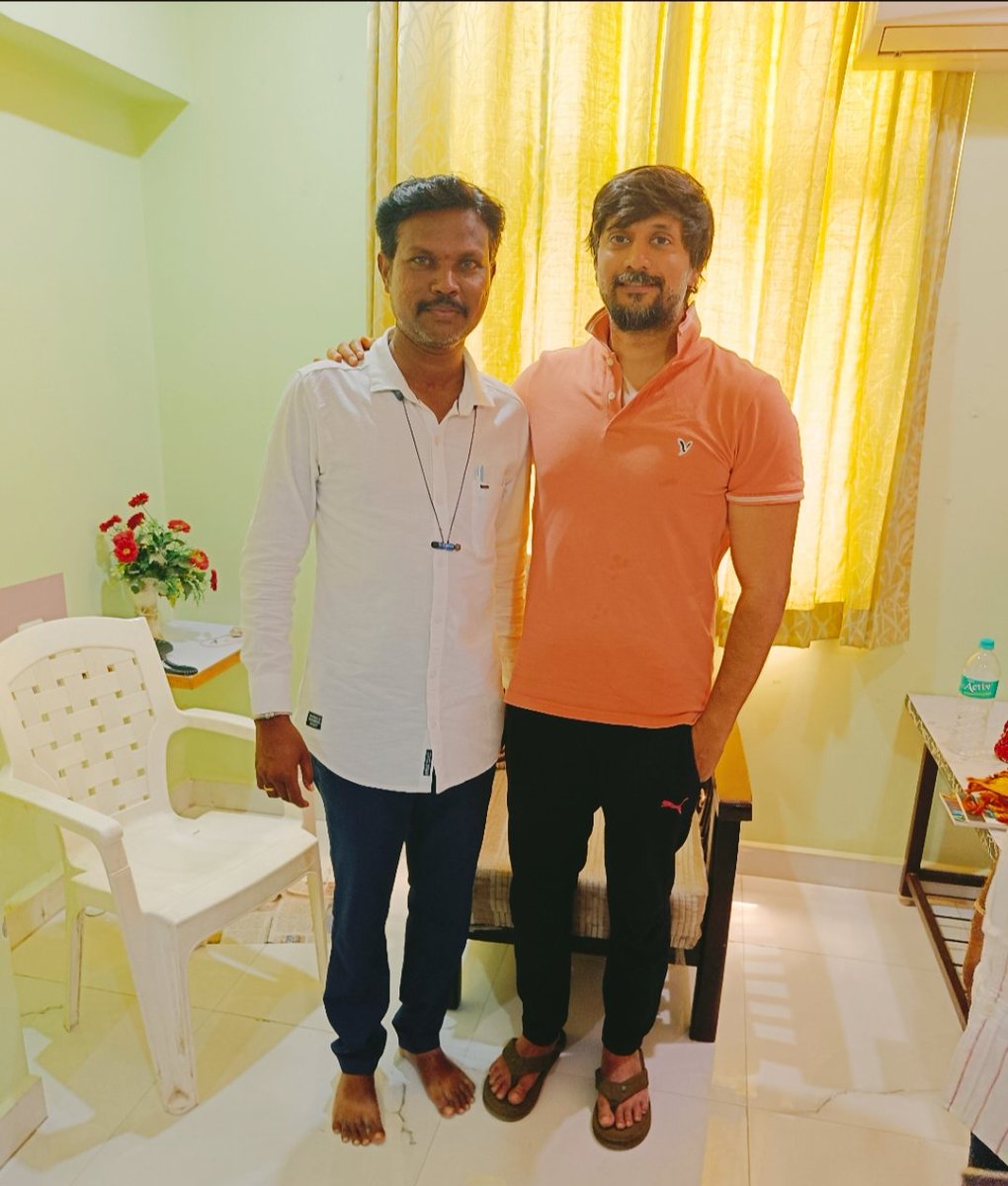 PraveenNaikal's tweet photo. ಖ್ಯಾತ ಚಲನಚಿತ್ರ ನಟ , ಸಾಮಾಜಿಕ ಹೋರಾಟಗಾರರು ಶ್ರೀ @ChetanAhimsa
ಅವರಿಗೆ ಹುಟ್ಟು ಹಬ್ಬದ ಶುಭಾಶಯಗಳು.
#BirthdayWishes
#ChetanKumar #ActorChetan
#ChetanAhimsa #PraveenNaikal #SocialMedia #ಯಾದಗಿರಿ https://t.co/IWBVJoxOzg