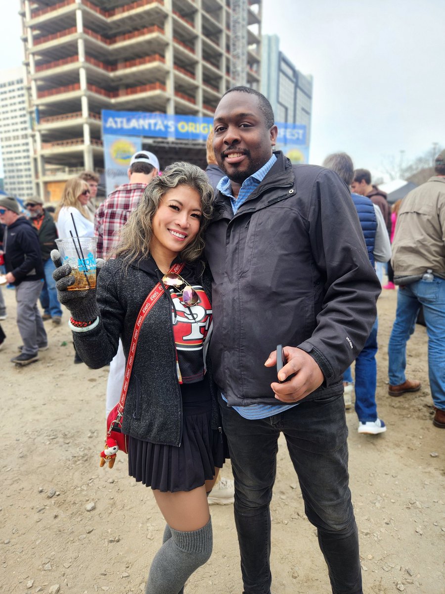 djexgirl's tweet photo. Always a treat to see my college homie Charles at the #oysterfest @Mi6Charles 🤗🤗 https://t.co/cfuIXzkziQ
