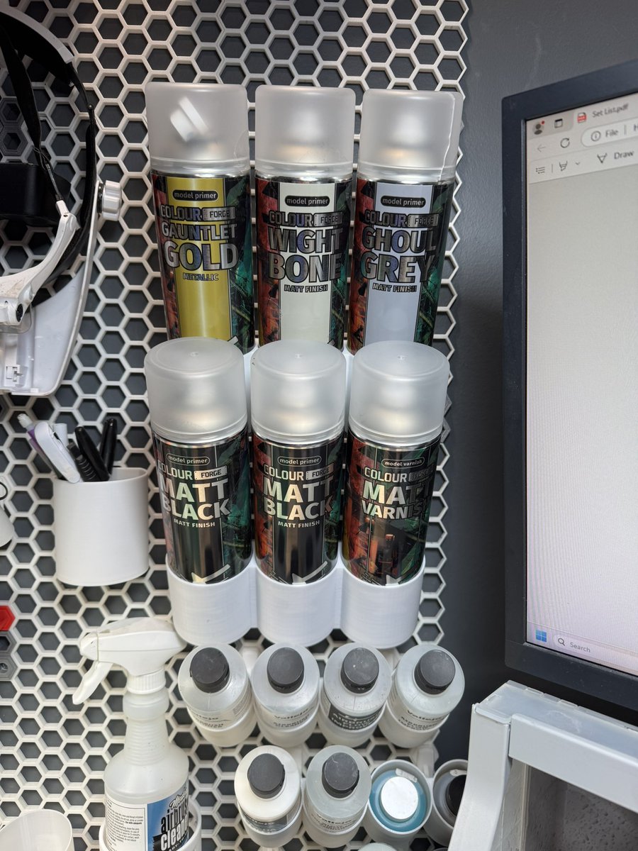 geekandnerdtech's tweet photo. Designed a printed a few holders for my #thecolourforge spray cans.   By far the best primer I have used on my models.  

#miniaturepainting #3dprinting
#elegoo #heygears #uniformation https://t.co/UZmM6LBnuy