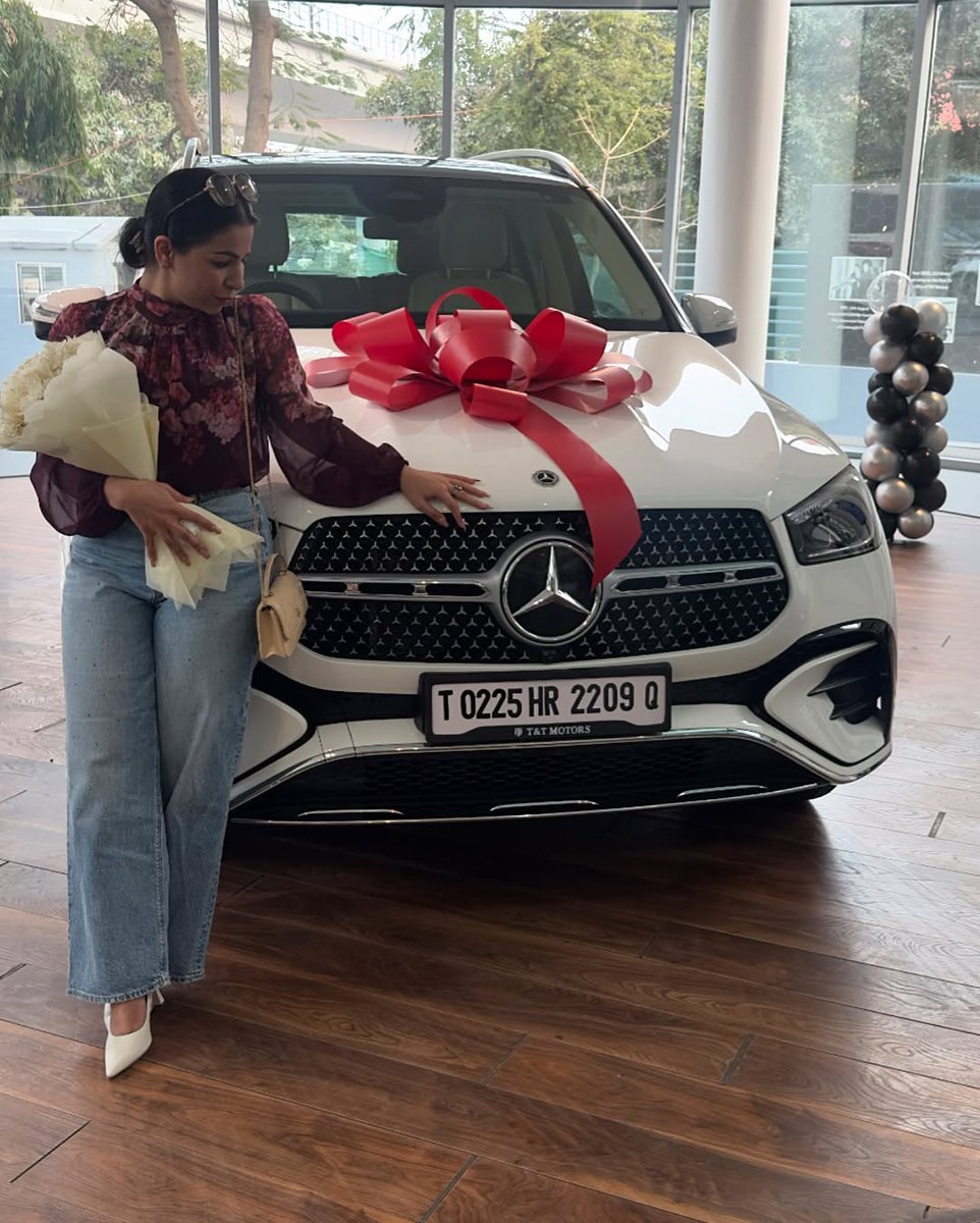 FattoFabSuman's tweet photo. When I was working and struggling, I had promised myself that I would gift myself a [Tara], and here it is. 

I feel so blessed, happy, and overjoyed, with my new Mercedes GLE 400!

#fattofab #believe #healing #positivity #selflove  #selfloveclub #selfloveheals #selflovery https://t.co/g0DGRC8PdI