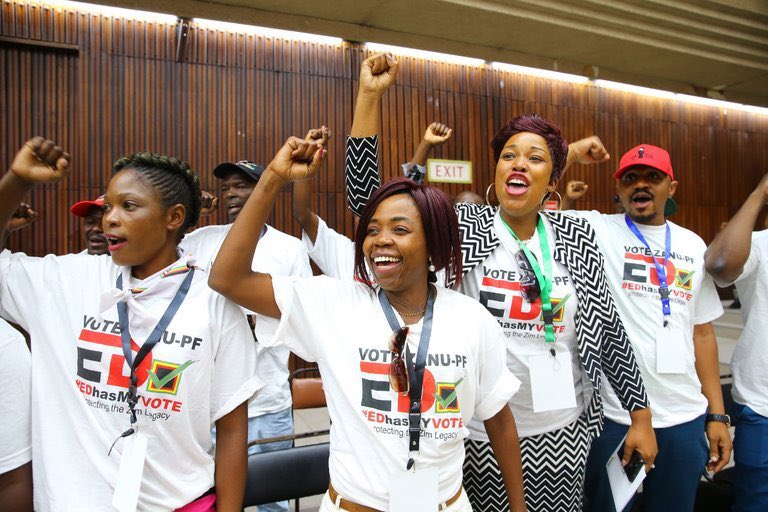 Butroes's tweet image. The word Varakashi was born from “Tambai navo ikoko muSocial Media, Rakashai ikoko” This was @edmnangagwa speech at the first Youth Assembly of the 2nd Republic 2018. @tirimusango_10 @NNehoreka @BhamuRobert @stateofthenaZW @CdeMtutsa were all part of the handlers of #EDhasMyVote