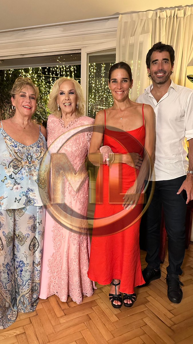 La Mesaza (@lamesazaarg) on Twitter photo Rodeada de su familia y amigos, así fue cerrando <a href="/mirthalegrand/">Mirtha Legrand</a> una noche increíble.
Fue un placer que nos dejara compartirles un poco desde adentro lo que fue el festejo.
¡Feliz cumpleaños a la número 1!
#cumpleañosML #fiesta #ML Rodeada de su familia y amigos, así fue cerrando <a href="/mirthalegrand/">Mirtha Legrand</a> una noche increíble.
Fue un placer que nos dejara compartirles un poco desde adentro lo que fue el festejo.
¡Feliz cumpleaños a la número 1!
#cumpleañosML #fiesta #ML