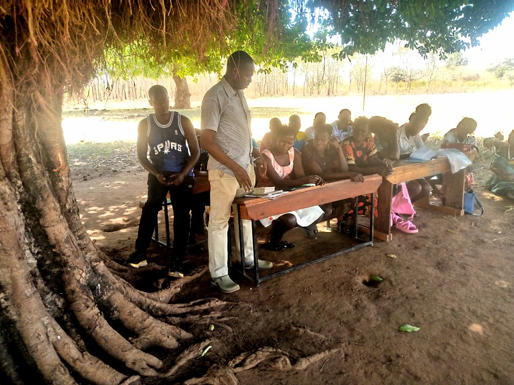 Josh_RVY's tweet photo. Regular follow ups keeps the groups in check with their record takings hence an appreciated mean of monitoring. At RTL, we follow up regularly,once a month for the newly formed groups and once in two months for the older ones. Together to end child marriage 
#RugbyTacklingLife https://t.co/ByFLStug1C