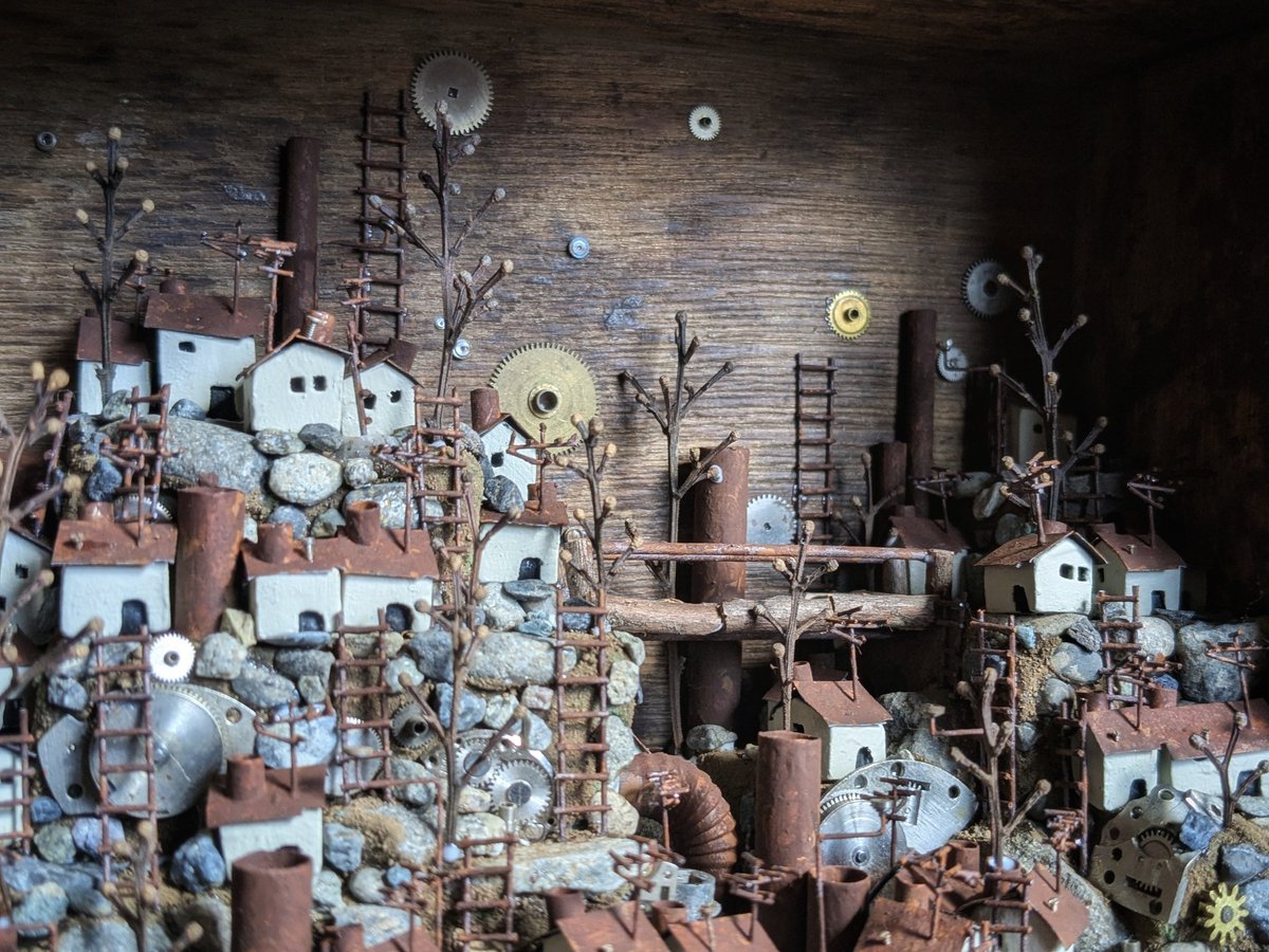 錆びれた街に
木が生えてきました。