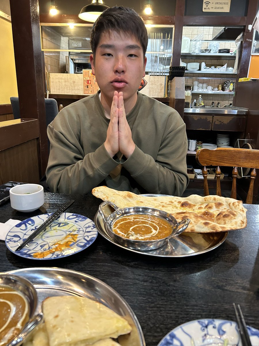 TRIDENTS_WR1's tweet photo. ムンバイカレー！！僕のイチオシの店でチーズナンさいこう！
#サメ
#サメ https://t.co/BQWoVDtMMA