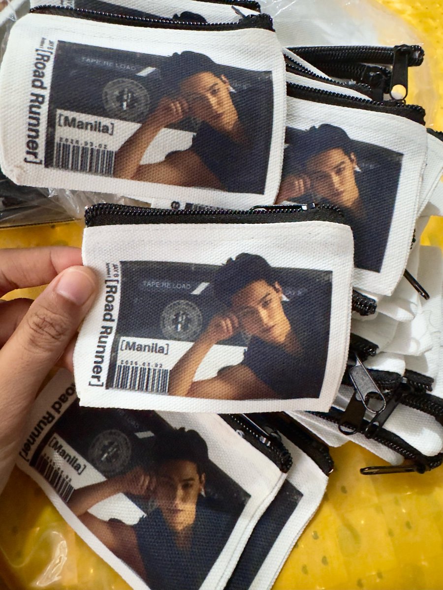 fade_to_sunrise's tweet photo. D-6 till it's #TAPERELOADINMANILA 💙 

Hope you're all excited as much as we are. @justrich0116 &amp; I will be giving out some coin purse &amp; PCs as freebies. See you ahgases &amp; beomies on Mar 2 at SMX!  💚

Tickets are still available via https://t.co/urWGH64lH3

#JAYB #JAYBinManila https://t.co/obSVAfH2X9