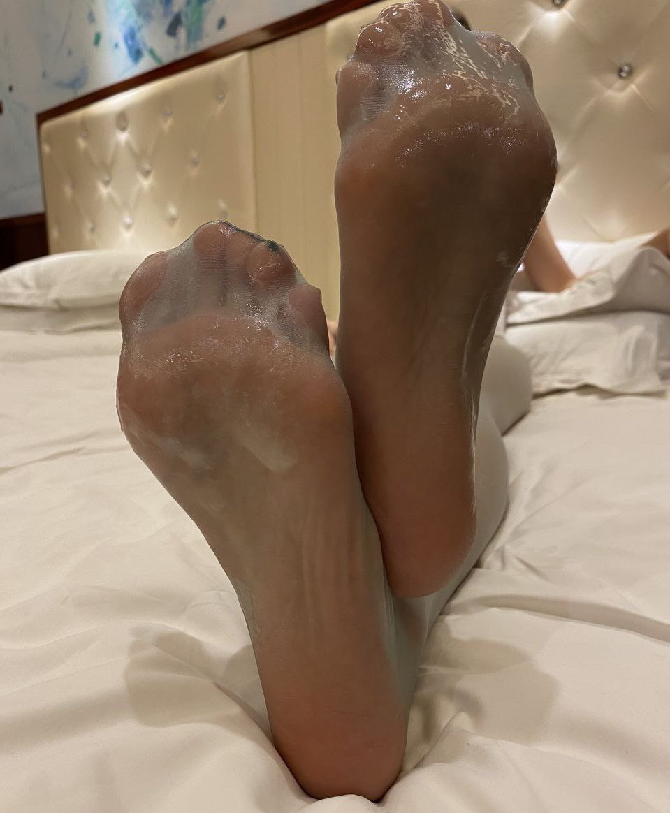 SadGirl_XL's tweet photo. 当你的女友为别人足交之后 https://t.co/ieHv4IKDhp