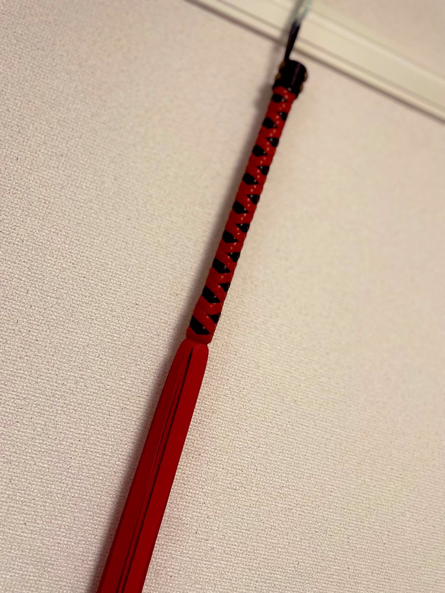 1219Kuroe's tweet photo. 遂に念願の鞭デビュー🙌

ずっと気になってた作家さんのバラ鞭を
手に入れられて満足🥰

これからお手入れ頑張ります💪

 #PEPV Market
@kumamotosecret 
@madogiwa62 https://t.co/mKQQZ0BtIu