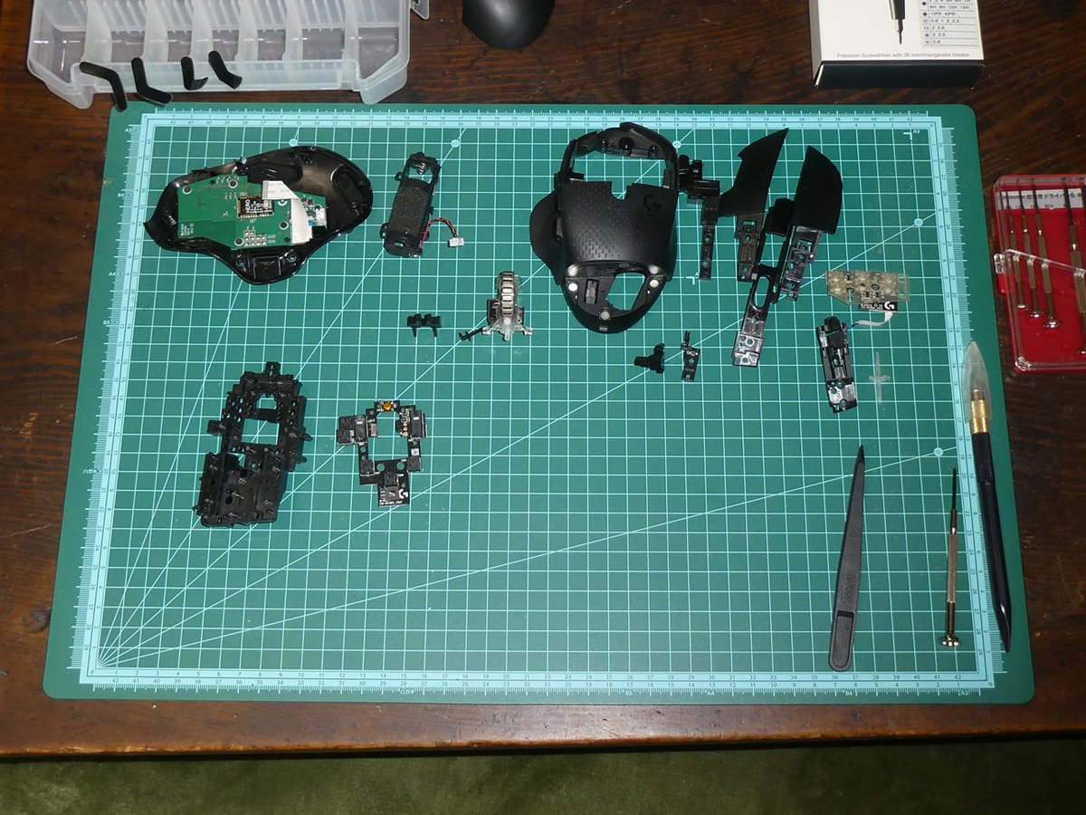 Punijyu's tweet photo. G604のマイクロスイッチ交換、完了です
ほぼ4年ぶりくらいにハンダ小手を使いましたが、何とかなりました
若干芋ハンダ気味ですが(ﾟεﾟ)ｷﾆｼﾅｲ!!
#G604 https://t.co/ejJXtRbtnG
