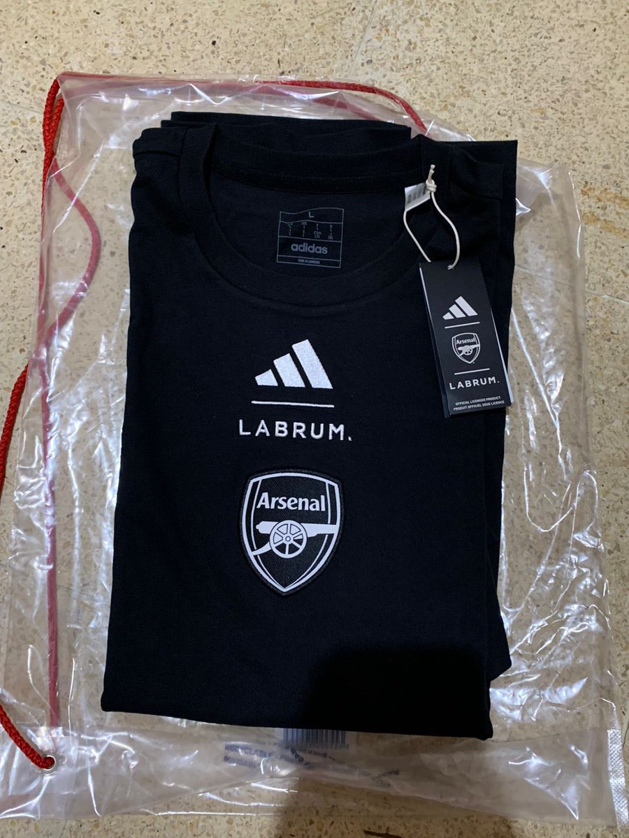 romirss's tweet photo. Thank you mas atas jasa titipnya @luthfi_yunus  Sangat terpercaya, barang tidak ada minus sama sekali, fast response dan humble!
Btw tp sayang saya salah order size, jadi bagi yang berminat guns t-shirt Arsenal x Labrum Adidas Original size L monggo ditanya🙏🏻 https://t.co/1209wHpFGV