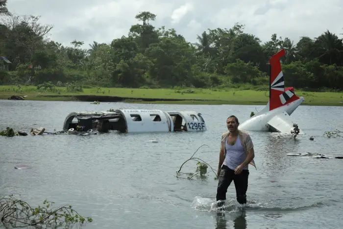 ดูหนัง The Bayou (2025) มฤตยูงาบ : shorturl.at/5Sh9B 

วันหยุดกลายเป็นหายนะฮูสตัน ไคล์และเพื่อนๆ ของเธอหนีจากอุบัติเหตุเครื่องบินตกที่เอเวอร์เกลดส์ในลุยเซียนาอันรกร้าง และค้นพบว่ายังมีบางสิ่งอันตรายกว่านั้นซ่อนอยู่ในบริเวณน้ำตื้น

#ดูหนังออนไลน์ #มฤตยูงาบ