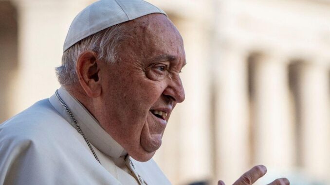 type_vlog's tweet photo. El #Papa #Francisco podría morir antes de #Pascua, según fuentes del #Vaticano

https://t.co/kEu4kKQeU7 https://t.co/Ev0wZ40x3R