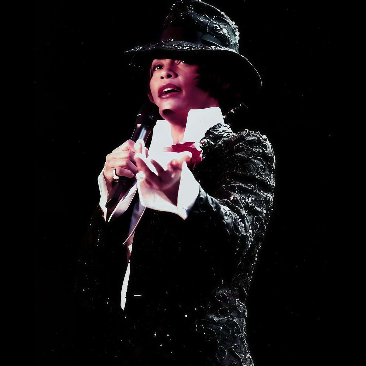 WHITNEYBRA1963's tweet photo. Whitney Houston 1999.🥰
#whitneyhoustonforever #whitneyhoustonlive #whitneyhouston #Diva #iconic #90s https://t.co/T9tCcJu2ue