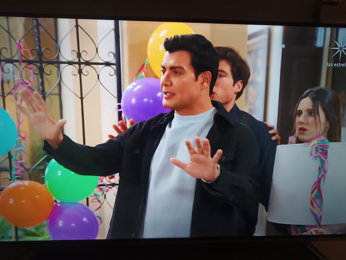 palaciosfans's tweet photo. Sin duda una mujer trastornada es capaz de cometer locuras #Tomas directo y sin rodeos defiende a su amada @andrespalacios1 https://t.co/ItvOXmqvzF