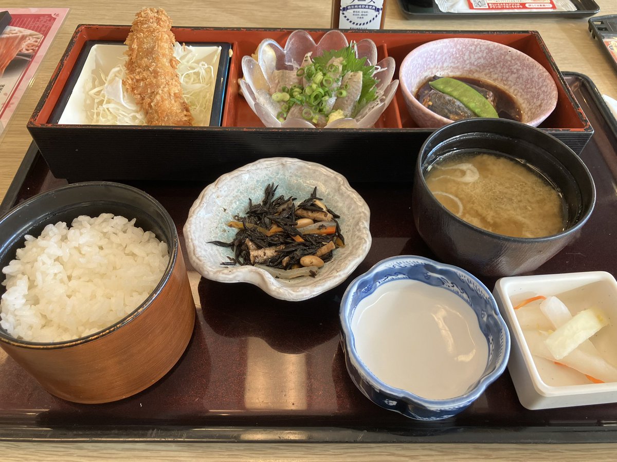 とんでんのランチ

今年に入ってから、和食ばっか食べてたら3キロ痩せました笑