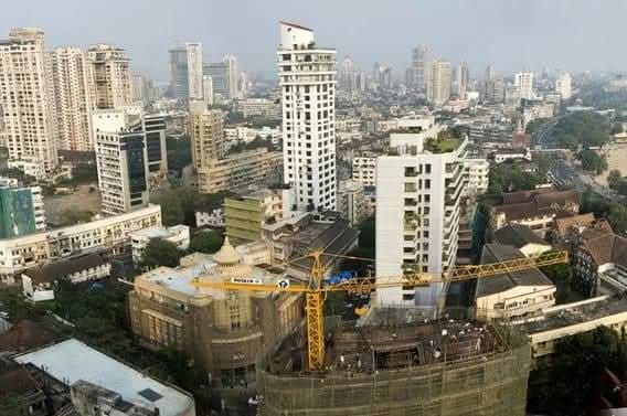 saurabhkoratkar's tweet image. लग्नासाठी कोणी पोरगी देईना म्हणून माझ्या एका मित्राने वाकडमध्ये १ कोटींचा  फ्लॅट विकत घेतला.त्यासाठी ४० लाख रुपये डाऊन पेमेंट केलं आणि उर्वरित ६० लाख रुपयांचं कर्ज काढलं.

- त्याचं वर्क फ्रॉम होम असल्यामुळे फ्लॅट भाड्याने दिला. 

- त्याला आता महिन्याकाठी ३० हजारांपेक्षाही कमी…