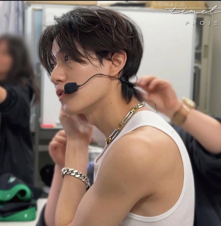 大きな話題を呼んでるtimeleszの新メンバー加入。
中でも、令和でモテる外見が詰まってるのは、橋本将生さん。

・真っ白な肌
・こぼれ毛がポイントのミディアムセンターパート
・ギャップありまくりの筋肉

今の女性に刺さる"儚さ","色気"の出しかたはコレ。