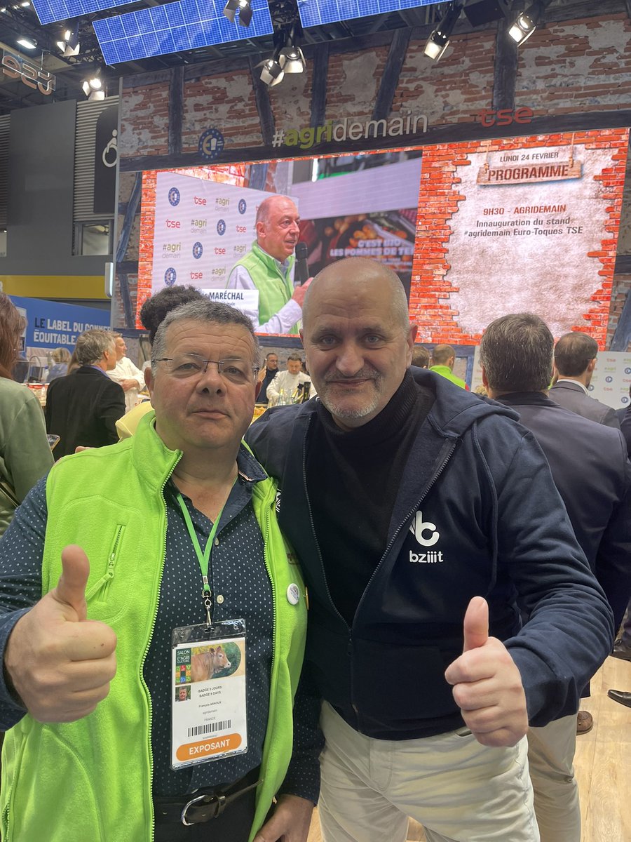 🌱 <a href="/Salondelagri/">Salon International de l'Agriculture</a> 2025 - Début des rencontres 🚀

Et ça commence fort ! <a href="/FrancoisArnoux/">Francois Arnoux</a> au stand <a href="/Agridemain/">#agridemain</a>

Échanges inspirants sur IA &amp; AGRICULTURE 💡

#SIA2025 #Agridemain #Bziiit #IA