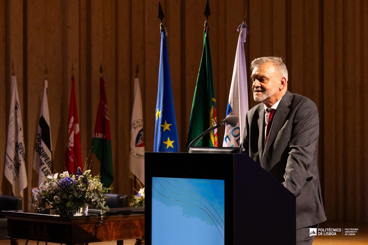 ESCS's tweet image. No passado dia 17 de fevereiro, o Prof. Doutor António Belo, docente da ESCS, tomou posse como Presidente do Instituto Politécnico de Lisboa: bit.ly/41pvWUp
✏️📷: GCI-IPL
#ESCS #GenerationESCS