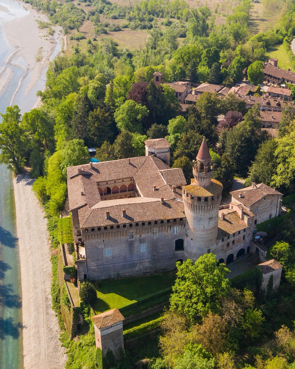 Italia.it (@italia) on Twitter photo Discover the Castello di Rivalta 🏰 Inside, explore the Museo del Costume Militare and the Museo di Arte Sacra, where history and tradition come to life.
📍<a href="/ERTourism/">inEmiliaRomagna</a>
#italiait #ministeroturismo #discoveritaly #italyinart #castle #emiliaromagna Discover the Castello di Rivalta 🏰 Inside, explore the Museo del Costume Militare and the Museo di Arte Sacra, where history and tradition come to life.
📍<a href="/ERTourism/">inEmiliaRomagna</a>
#italiait #ministeroturismo #discoveritaly #italyinart #castle #emiliaromagna