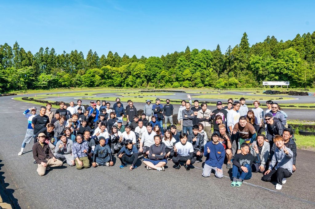 daichi_mc41's tweet photo. #白糸スピードランド走行会
大変長らくお待たせしました！！
2025年の白糸スピードランド走行会のエントリーフォームになります！！
初級と中/上級は定員が20台までになっております。
いつもより定員が少なくなってますのでお早めにお申込みください。(枠が埋まり次第キャンセル待ちに移行します。詳細はエントリーフォームをご確認ください)

 走行会エントリーフォーム
https://t.co/aAzVm2gjMs

マッサージサービス予約フォーム
https://t.co/uU9sJXey8n

今回は…
初級、中上級は定員が20台まで！！

全日本ライダーがインストラクターになって1枠一緒にくっついて走ってアドバイス！！

お昼(12:00〜13:00)の時間レンタルカートで遊べます！！

身体が疲れたら鈴鹿8耐などのレースに帯同している実績のある本格的なマッサージ受けれます！

美味しいコーヒー味わいながら一息いれて優雅なひと時味わえます！(5/6限定)

バイクのサスセット分からなくなったらアドバイスできます！

バイクのタイヤ相談したかったらタイヤの相談承ります！

欲しいクルマ、バイク、パーツ、購入から取り付けなどの相談も受けれます！

めちゃくちゃいいグローブ試せるし、イベント価格で手に入ります！(5/7限定)

2日間ともカメラマンによる撮影あります！！

宿泊希望の方へ…
宿の手配は2/28(空室のこり8部屋)締切です。お早めに！！

#白糸スピードランド走行会 

(クルマ車体の購入、メンテナンスなど)
#畑中自動車
https://t.co/yFWEr2MjO8

(美味しい珈琲飲みたい方)
#カワンルマー 
https://t.co/Xrt66iGYAQ

(レース好きは聞くべし！！)
#GPjournal 
https://t.co/e4U6Twac6E

(サスペンションのメンテナンスや購入)
#Technix 
https://t.co/naILfBH2Pb

(身体のお悩みがある方)
#ナイン整骨院
 https://t.co/6h36unbX2b

(タイヤのお悩み購入や交換作業※値上げ始まる前に交換オススメ！！)
#レーシングマックス府中店
https://t.co/wrnlEPTc0i

(凄いグローブはここにあるよ)
#マーキュリープロダクツ
https://t.co/qtPPECJFbY

(日本一富士山が綺麗に見れるしコースレイアウト面白いよ)
#白糸スピードランド 

(全日本ロードレース選手権ST600大活躍中！！※テクニクスの津村さんも関係者です)
#ST600 
#菅原陸

#走行会 
#バイク
#サーキット 
#バイク好きと繋がりたい 
#バイク乗りと繋がりたい
#革ツナギ不要の体験走行枠あります
#GWを遊び尽くそう 
#拡散希望RPご協力お願い致します