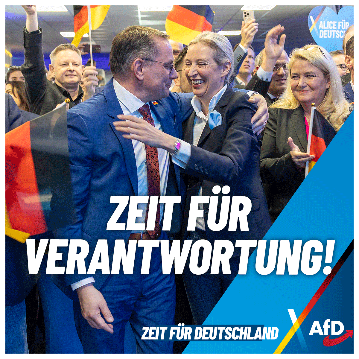 AfD's tweet photo. Nach dem fulminanten AfD-Wahlerfolg: Zeit, Verantwortung zu übernehmen!

Was für ein glänzender Abend für unsere Bürgerpartei! Mit einem Stimmanteil von 20,8 % (vorläufiges Endergebnis) konnte die AfD ihre Zustimmung gegenüber der vorigen Bundestagswahl mehr als verdoppeln. Wir sind und bleiben die erfolgreichste Partei, die im wiedervereinigten Deutschland gegründet wurde. In allen ostdeutschen Bundesländern liegen wir über 30 Prozent; Spitzenreiter sind Thüringen mit unglaublichen 38,6 %, dicht gefolgt von Sachsen (37,3 %) und Sachsen-Anhalt (37,1 %). Aber auch im Westen sind wir überall zweistellig und in den allermeisten Bundesländern mit Werten um 20 % eine etablierte Volkspartei.

Dieser enorme Wahlerfolg ist nicht verwunderlich, denn wir sind die einzige Partei, die sich zuerst für die Interessen des eigenen Landes und der eigenen Bürger einsetzt. Die etablierten Parteien von der CDU bis zur Ampel erhalten hingegen die Quittung für eine bürgerferne Politik, die das eigene Land verachtet. Die CDU erzielt das zweitschlechteste Ergebnis in der Geschichte der Bundesrepublik, die SPD das schlechteste Ergebnis seit der Reichstagswahl von 1887 im Kaiserreich – damals hieß sie noch Sozialistische Arbeiterpartei. Die Grünen wurden ebenfalls mit Verlusten abgestraft; FDP und BSW schaffen es infolge ihrer Prinzipienlosigkeit nicht in den Bundestag.

Und eines ist nach dem gestrigen Abend auch klar: Die Menschen in Deutschland haben mehrheitlich für eine schwarz-blaue Politikwende gestimmt. Union und AfD hätten gemeinsam eine stabile Mehrheit – es wäre die einzig sinnvolle Konstellation. Die AfD steht für Regierungsverantwortung in einem solchen Bündnis bereit, damit Deutschland wieder zukunftsfähig gemacht wird. Wir stehen für geschützte Grenzen und konsequente Abschiebungen, für Energiepolitik ohne Klima-Hysterie, für Familienförderung statt Dekadenz, für Bildungspolitik ohne Ideologie. Kurzum: Für gesunden Menschenverstand und für den Erhalt der Identität und Souveränität unseres Landes!