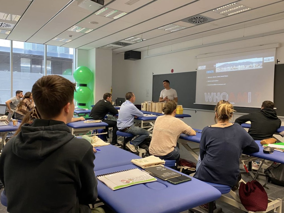 HUB4TecnoCampus's tweet photo. @TecnoCampus @_MikiMartinez @TravellySimons 🔙 El divendres passat van començar els seminaris presencials de la 3a edició del curs sobre el diagnòstic de la síndrome del #dolormiofascial💆 i el seu tractament, amb tècniques de #fisioteràpia conservadora i #puncióseca en @TecnoCampus📍

🤓 @_mikimartinez
🤝 @travellysimons https://t.co/Btguxnszy4