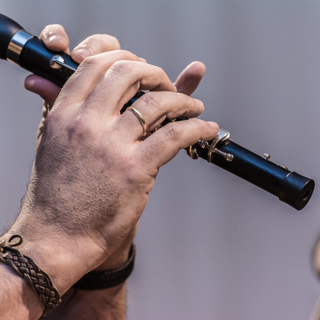 AjuntamentVLC's tweet image. 🥁🎶 Vols aprendre a tocar el tabal i la dolçaina?

El duet del folklore valencià sona a la @univ_po_pu_lar!  

📍 Cursos gratuïts als centres de #CiutatVella i #Natzaret
🕘 Horari de matí o vesprada.
✍️ Matricula't ací 🔗 lc.cx/vTjsdF
⚠️ Places per ordre d'inscripció.