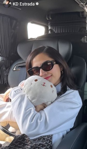 1962EVM's tweet photo. Sweater pa lang ang lakas ng makapanatag🤭

#KDEstrada #AlexaIlacad
#KdLex #KDLEXSweethearts 
#CoLoveMovie https://t.co/iKBtOlWOuQ