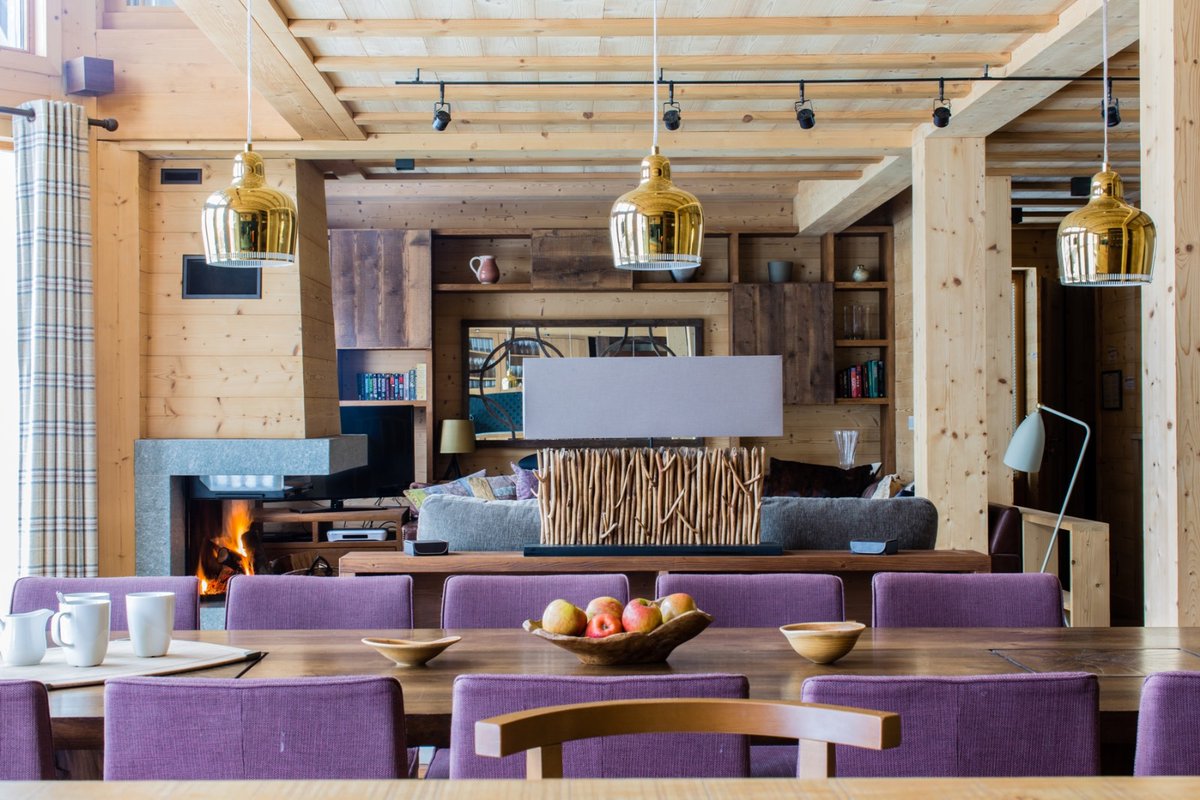 MountainBaseCHX's tweet photo. ✨ Chalet Favre available from March 1st to 27th! ✨🏔️

Treat yourself to a stay in Chamonix  ❄️🔥

🌟 6 beautiful bedrooms welcoming up to 12 guests
🛁Outdoor jacuzzi and impressive deck with panoramic mountain views 

Don't miss this opportunity! Book now 👉 https://t.co/ANF86dCBFc